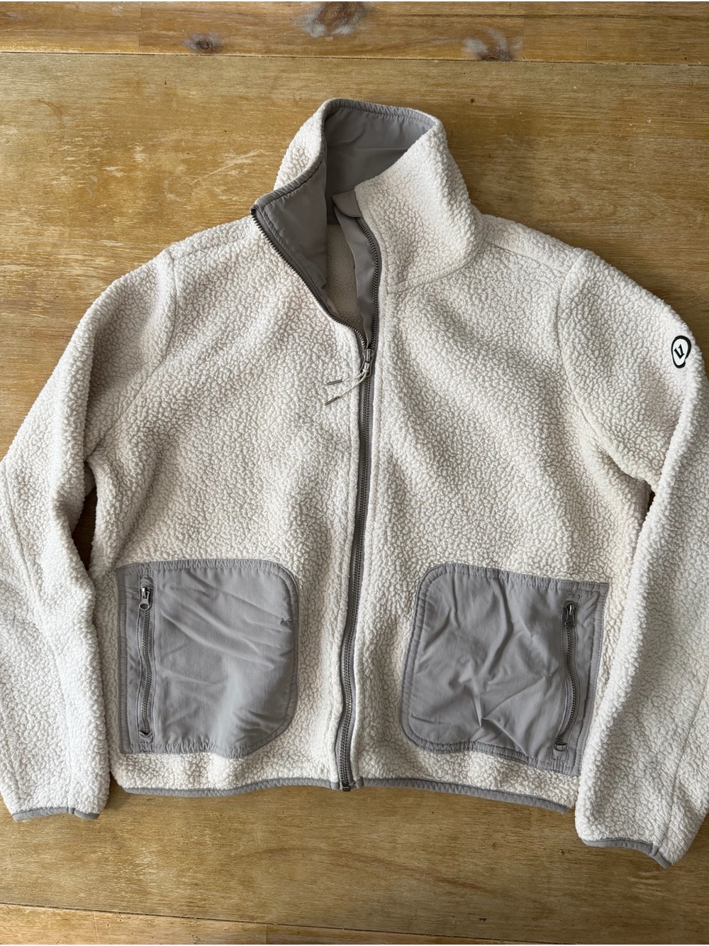 Vuori Cream zip up Sherpa Jacket with Light Gray Pockets
